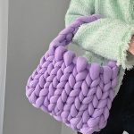 borsa a uncinetto con fettuccia viola 805.jpg