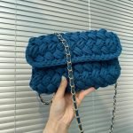 borsa pochette uncinetto blu 378.jpg