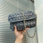 piccola pochette uncinetto grigio 312.jpg